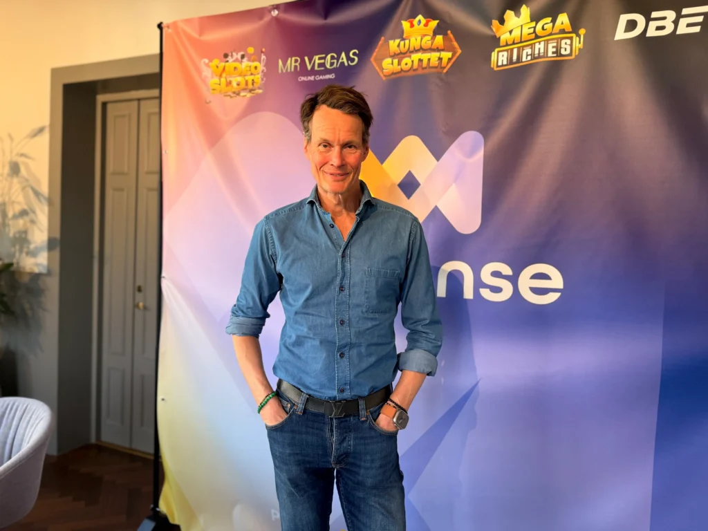 Kärrbrink framför Immense Groups varumärken.